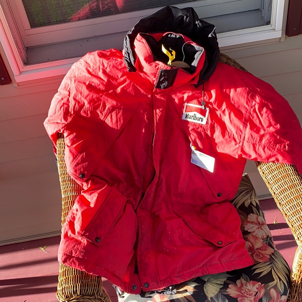 Large Vintage Marlboro Snow Jacket